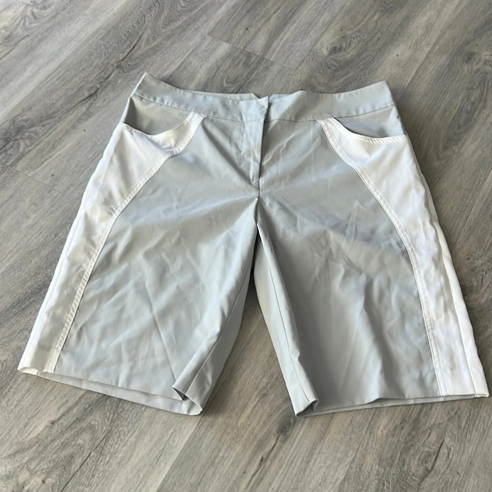 IZOD golf shorts size 10  NWT